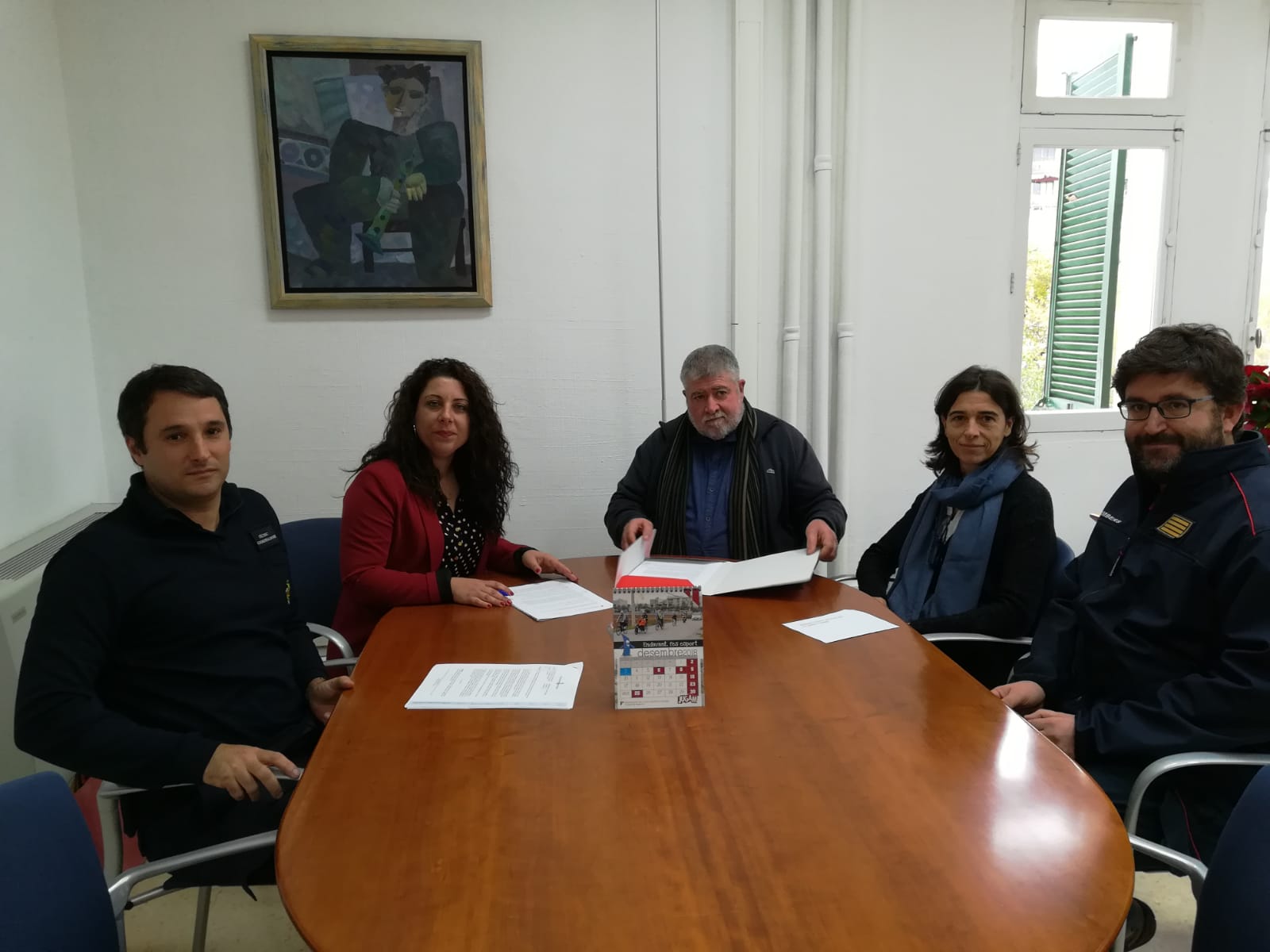 El conseller de Desenvolupament Local, Joan Font i la regidora de l'àrea Delegada de Seguretat Ciutadana de l’Ajuntament de Palma, Angèlica Pastor, la directora insular d’Emergències, Paola Van Gent i el cap de servei de Bombers del Consell, Pedro Ladaria