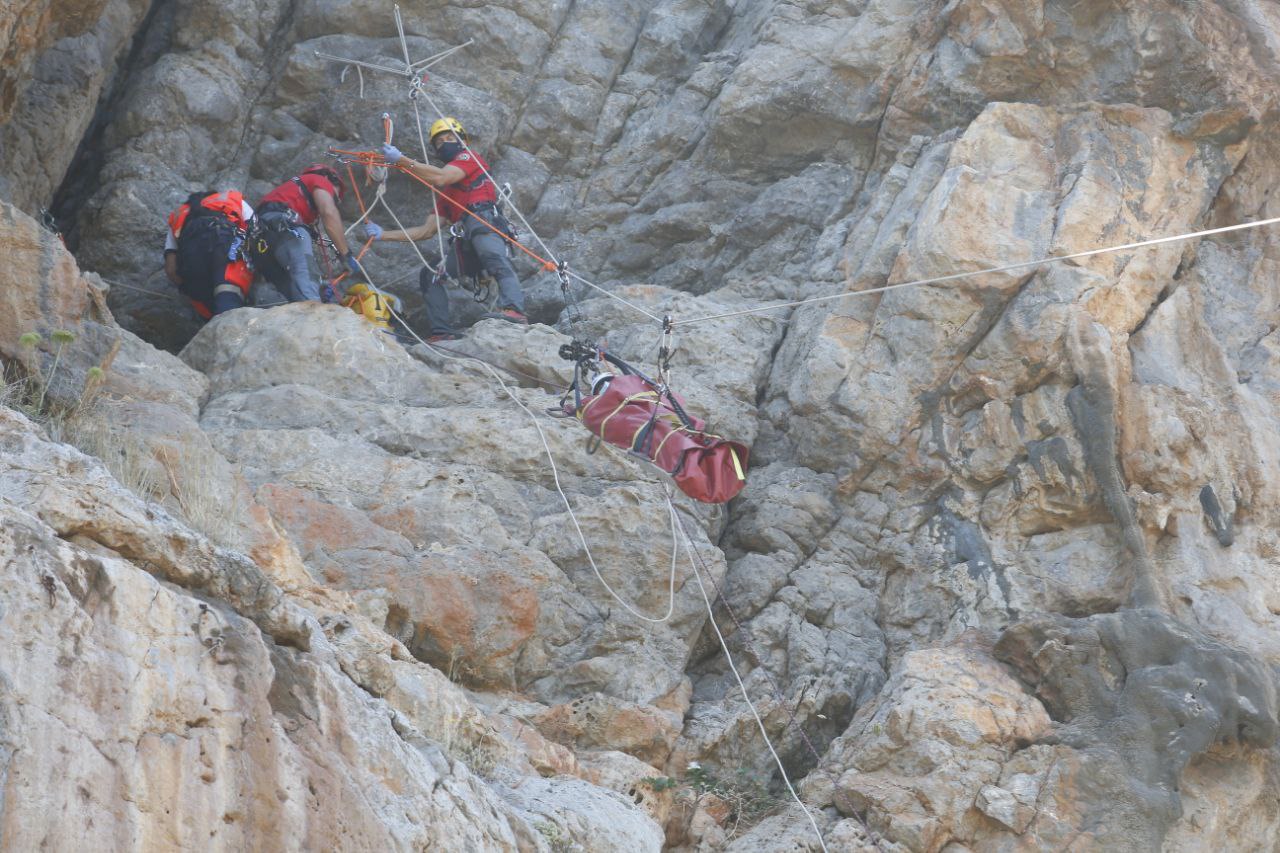 El Grup de Rescat de Muntanya de los Bombers de Mallorca durante un rescate.