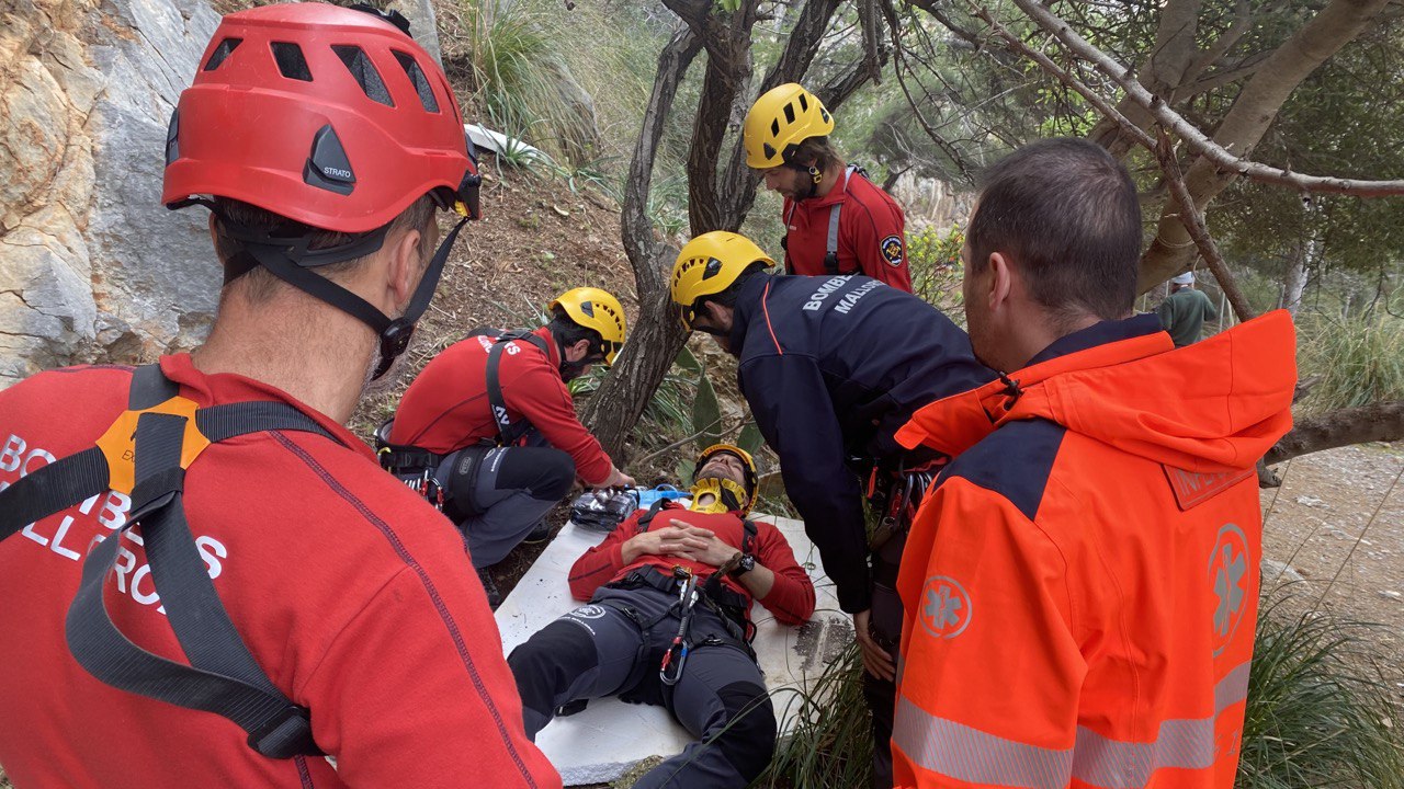 Jornada de formación conjunta del Grup de Rescat de Muntanya de los Bombers de Mallorca.