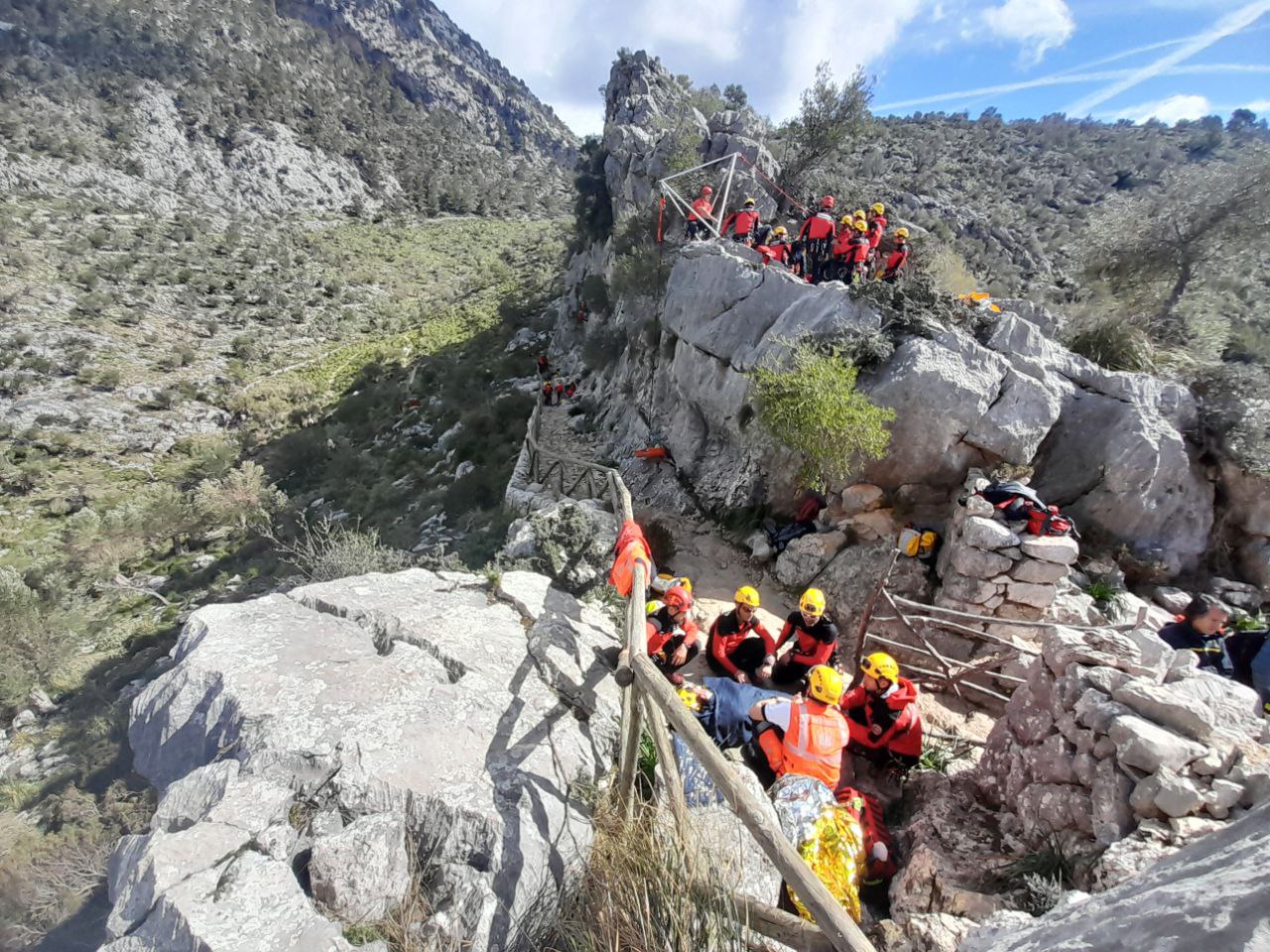 Jornada de formació conjunta del Grup de Rescat de Muntanya dels Bombers de Mallorca a Tossals Verds.