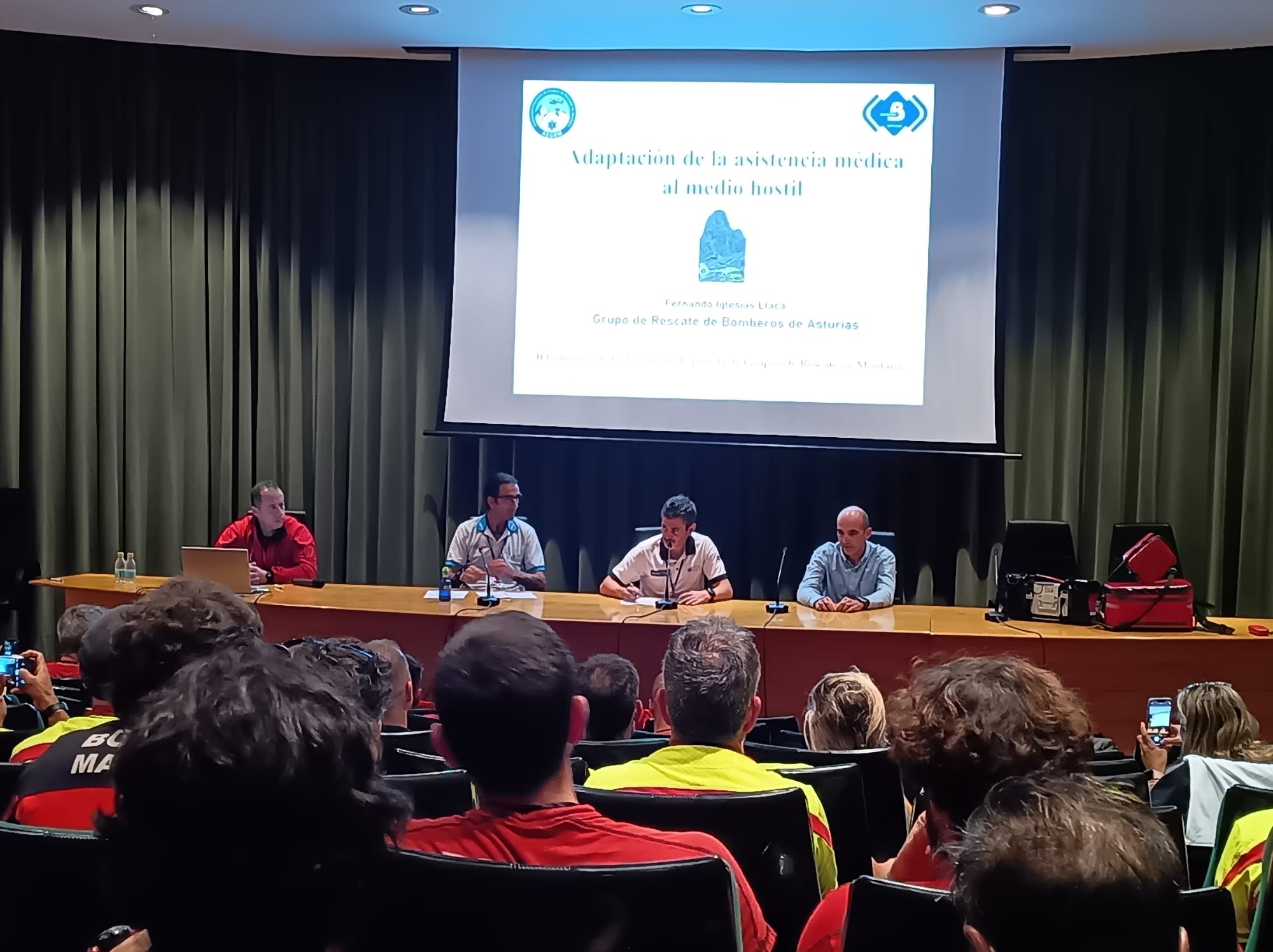 Mesa redonda sobre el rescate de montaña desde el punto de vista sanitario.