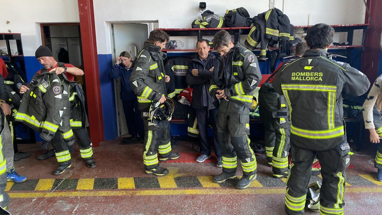 Presentación de los uniformes de protección para incendios urbanos de los Bombers de Mallorca.