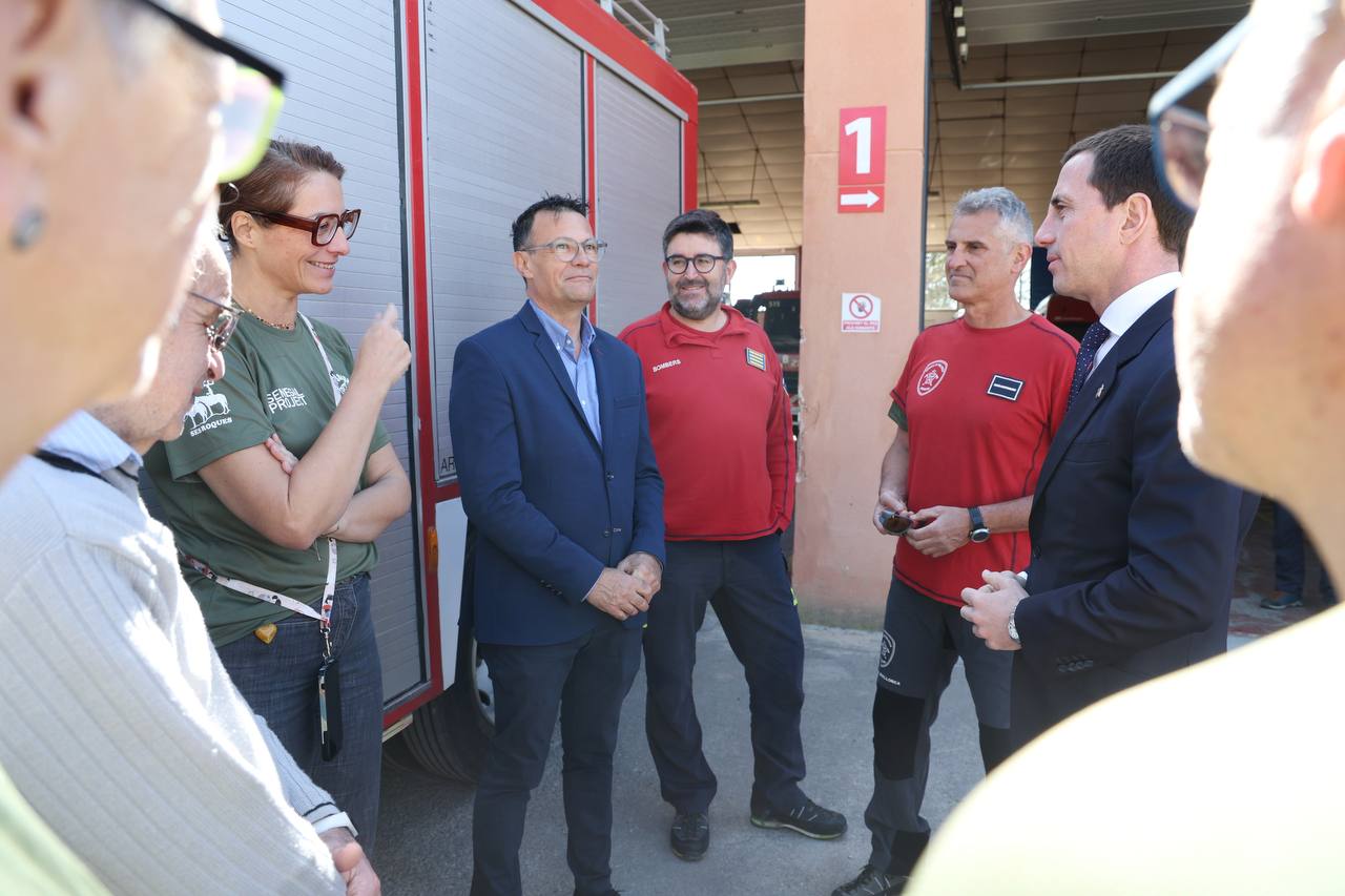 Acto de cesión de un camión de bomberos a la ONG Inca-Mallorca Solidària.