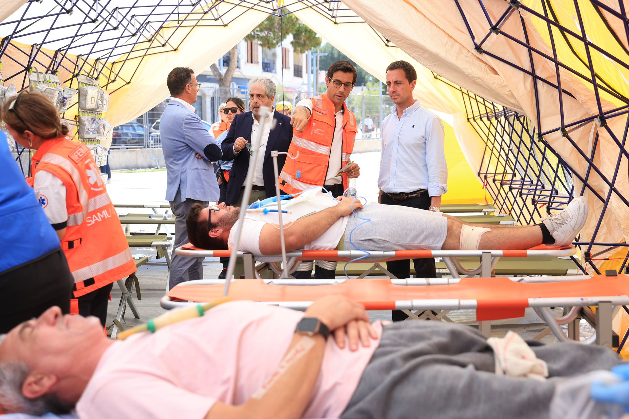 El president del Consell de Mallorca, Llorenç Galmés, al simulacre dels cossos d'emergència al Port d'Alcúdia.