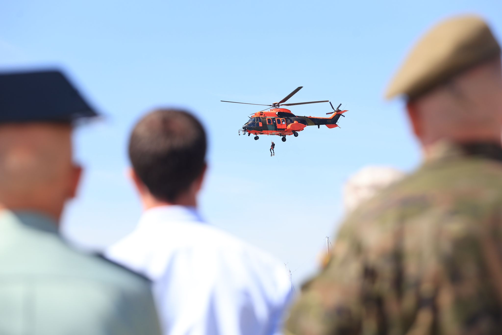 El presidente del Consell de Mallorca, Llorenç Galmés, en el simulacro de los cuerpos de emergencia en el Port d'Alcúdia.