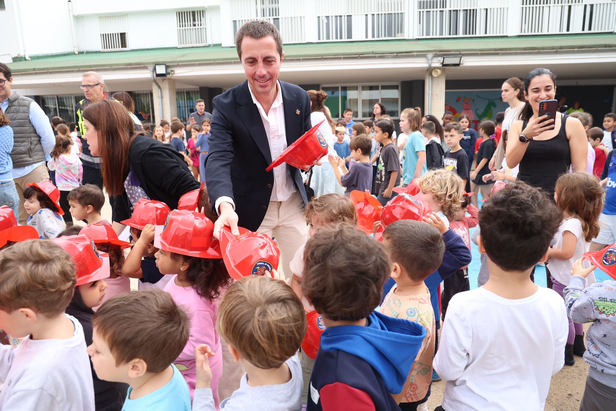 Simulacre d'incendi dels Bombers de Mallorca al CEIP Ponent d'Inca.