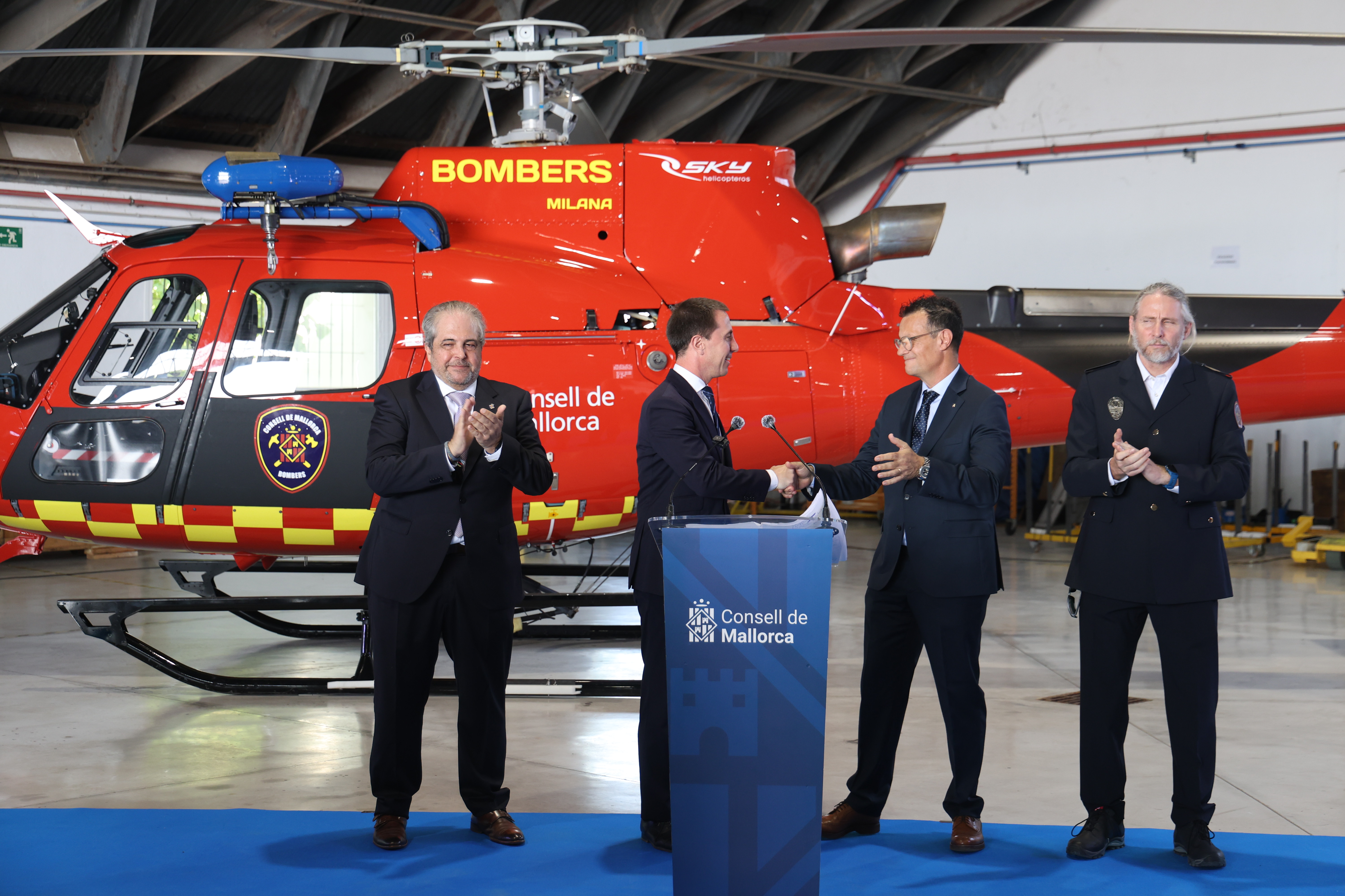 Presentació del nou helicòpter <em>Milana</em> dels Bombers de Mallorca.