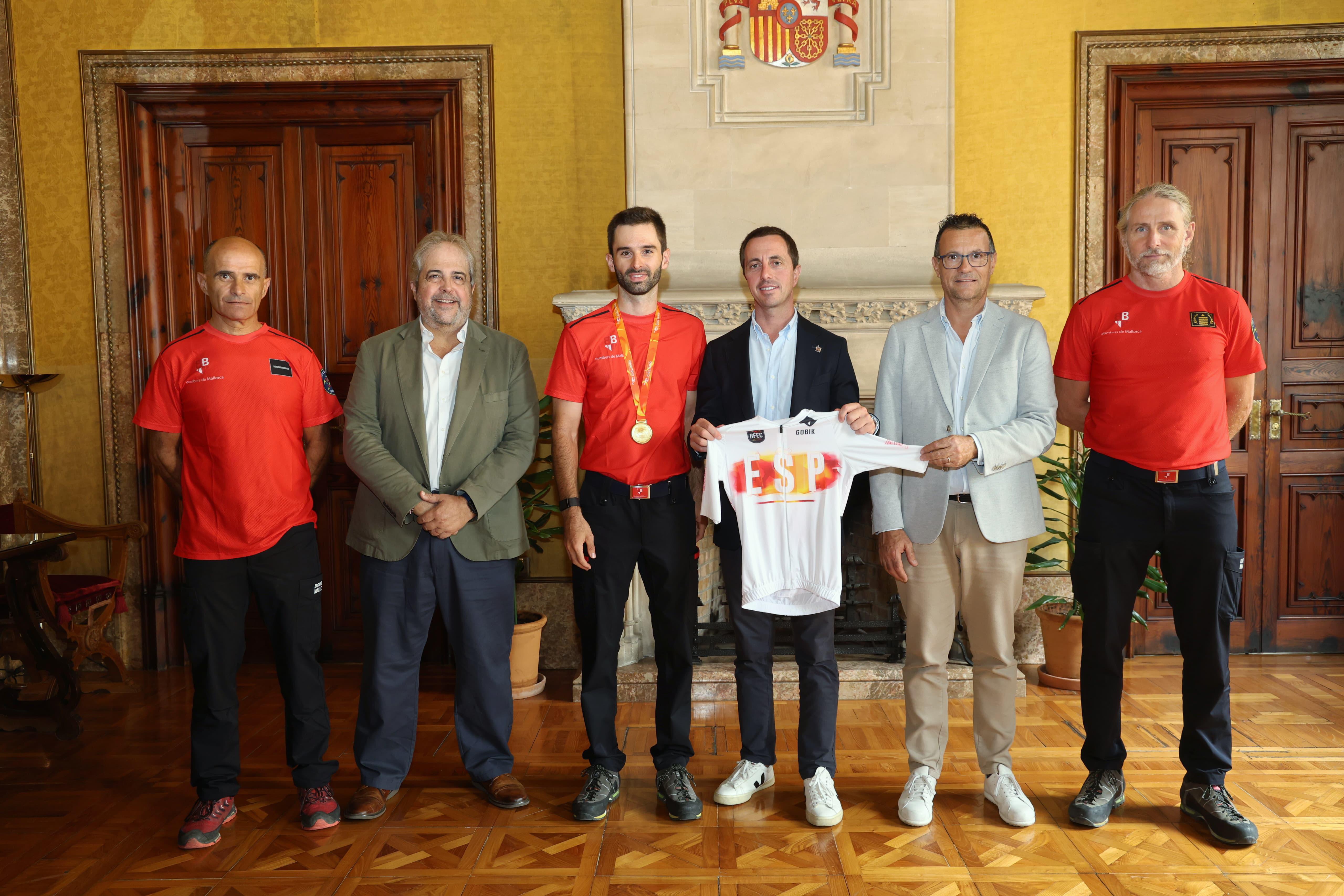 Homenatge al bomber Lluís Borràs, campió d’Espanya de CRI Màster 30.