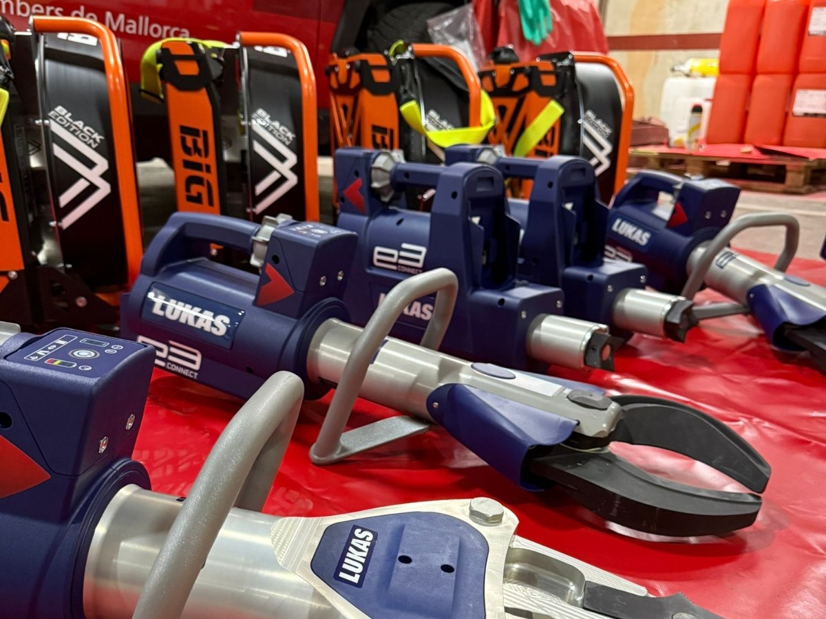El Servei de Bombers de Mallorca presenta el nou equipament operatiu.