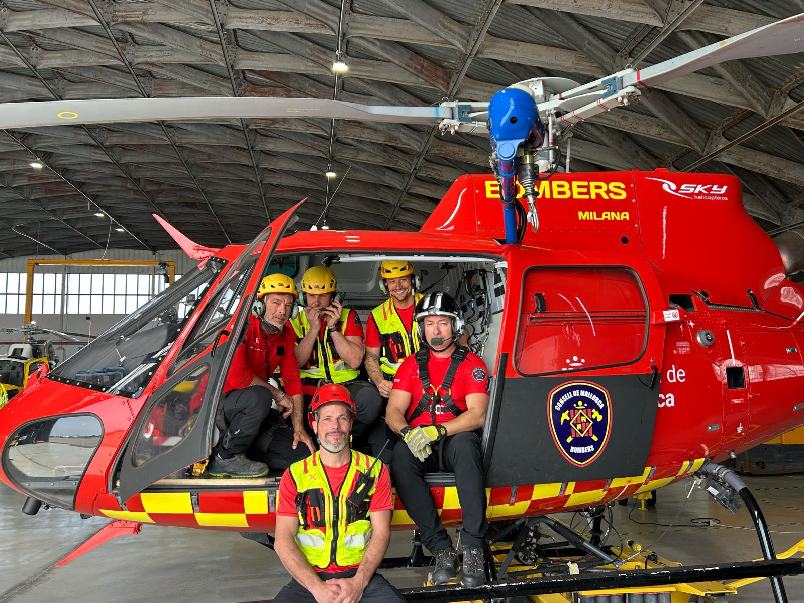 L'helicòpter dels Bombers de Mallorca <em>Milana</em>.
