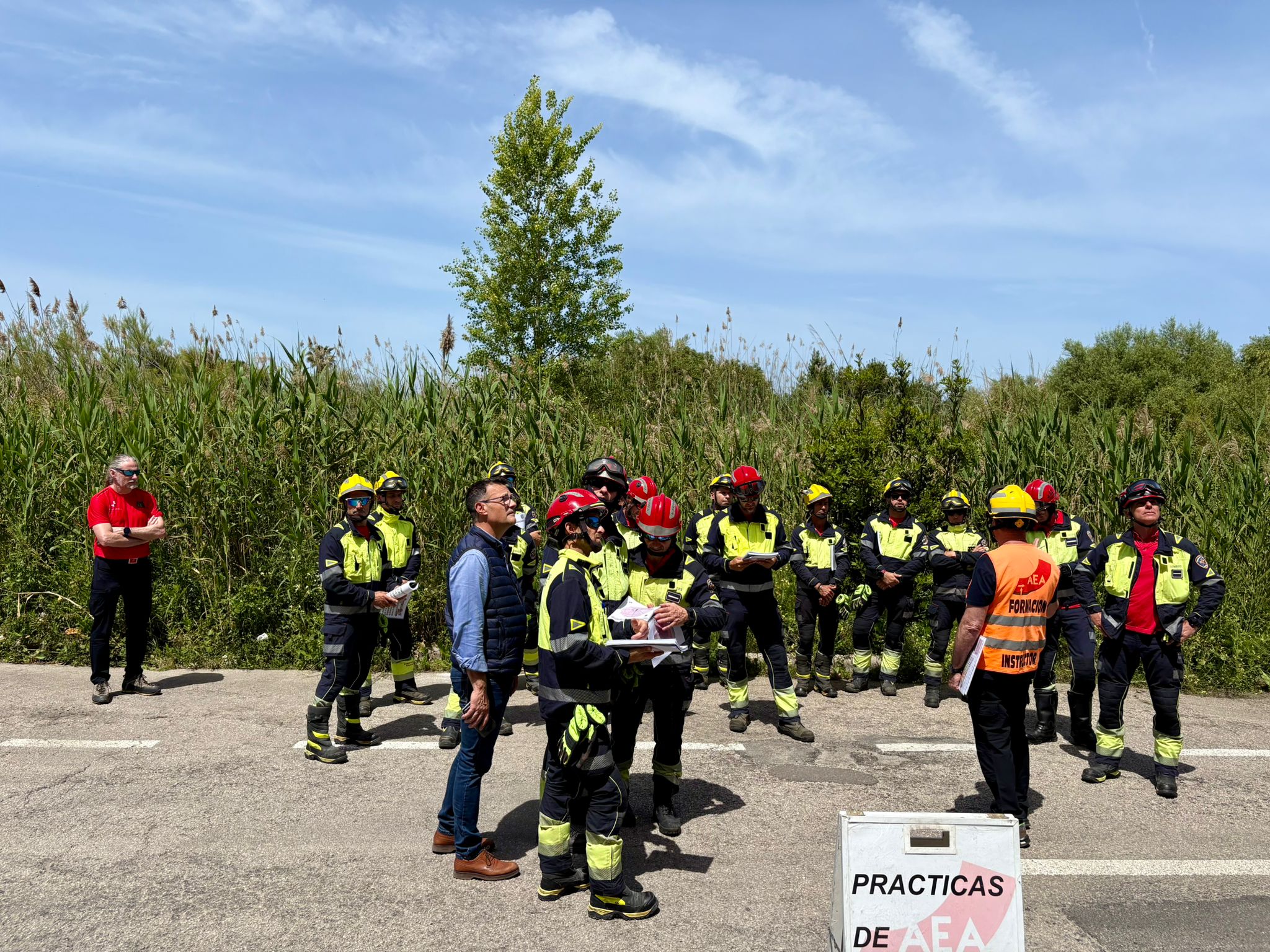 Formació especialitzada dels Bombers de Mallorca en el maneig d'autoescales al Parc d'Alcúdia.