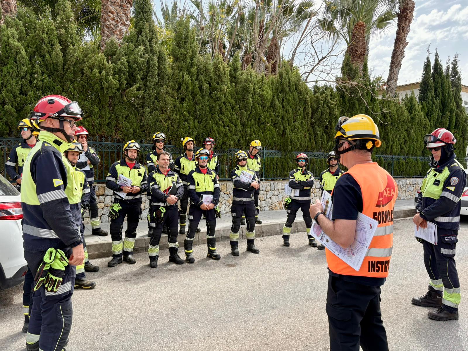 Formació especialitzada dels Bombers de Mallorca en el maneig d'autoescales al Parc d'Alcúdia.