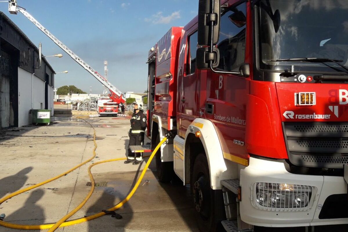 El cos dels Bombers de Mallorca durant una actuació.