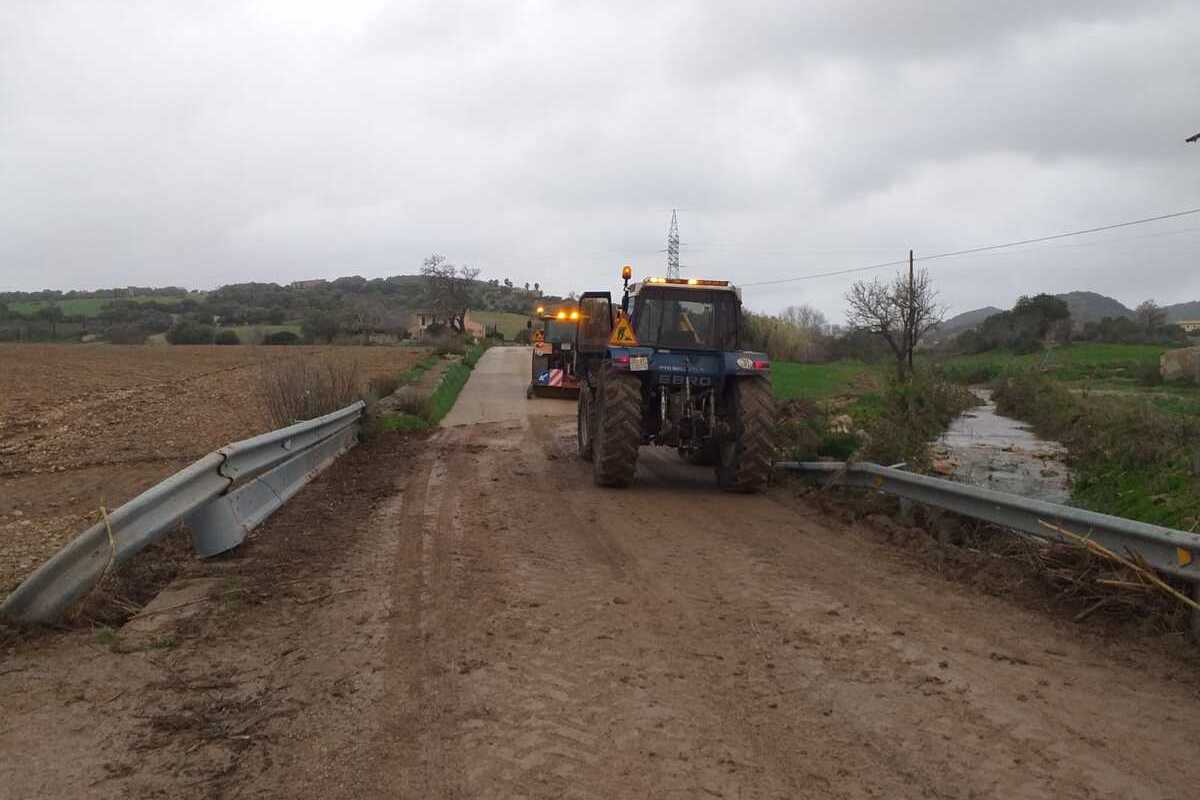 El mal temps va obligar a tallar diverses carreteres.